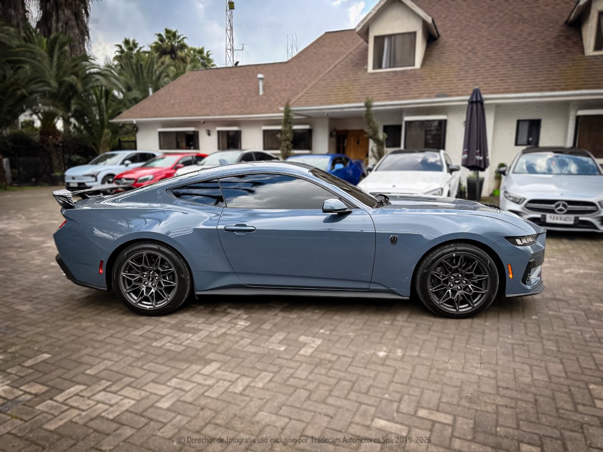 2024 Ford MUSTANG GT Azul - Miniatura 3