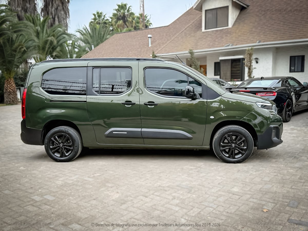 2025 Citroën BERLINGO MULTISPACE Verde - Miniatura 3