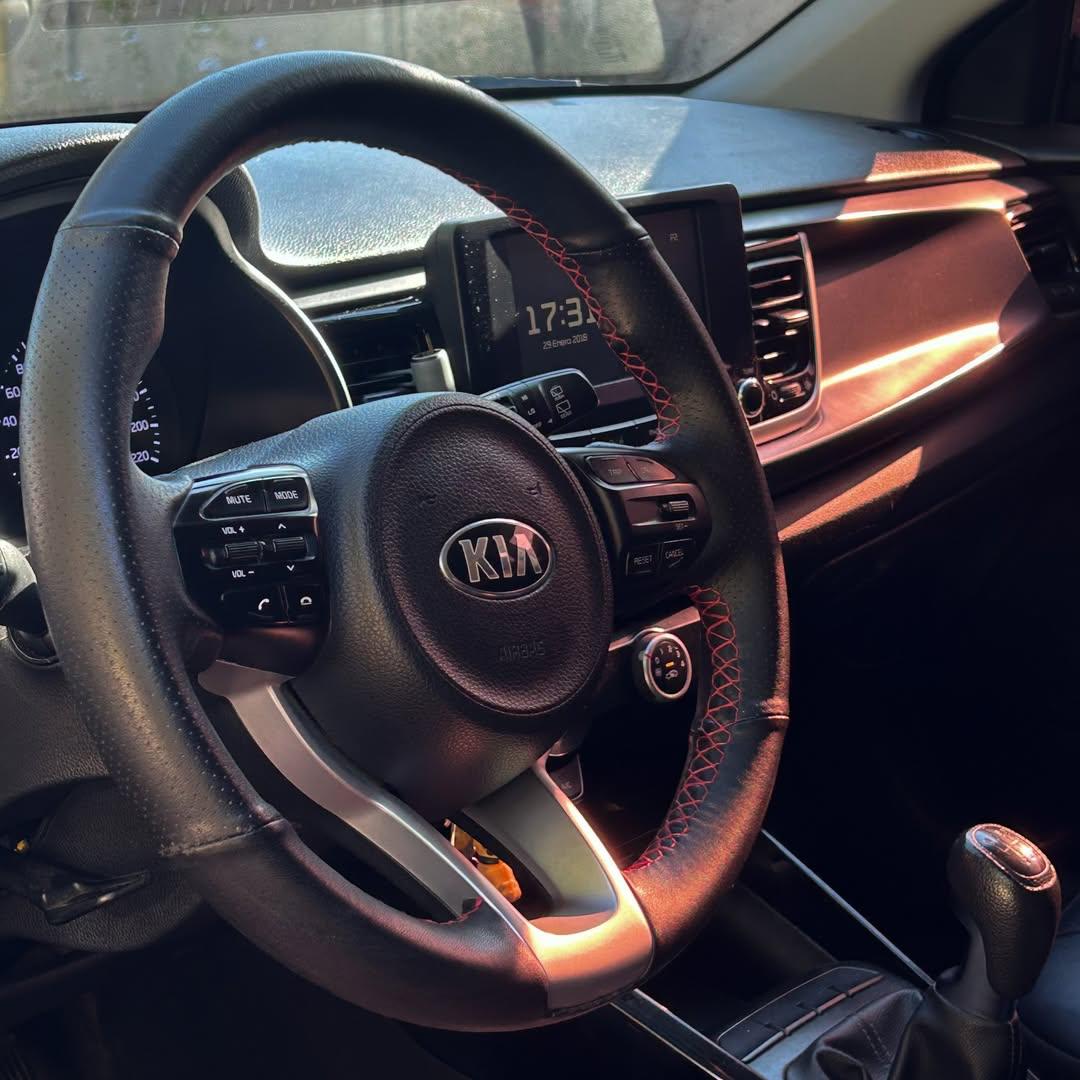 2019 KIA RIO 5 1.4L Rojo - Miniatura 5