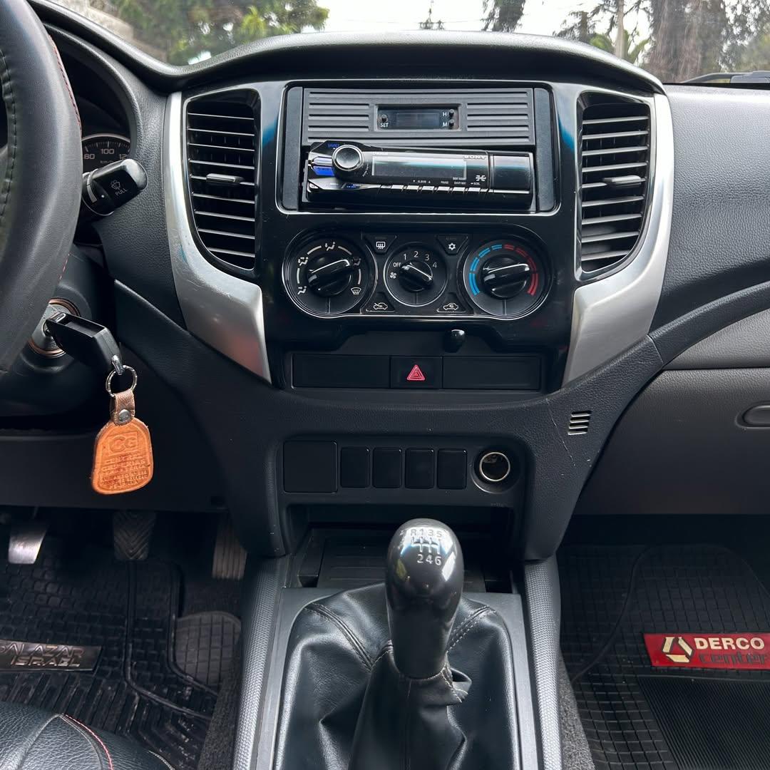 2016 Mitsubishi L200 WORK CR 2.4L Rojo - Miniatura 7