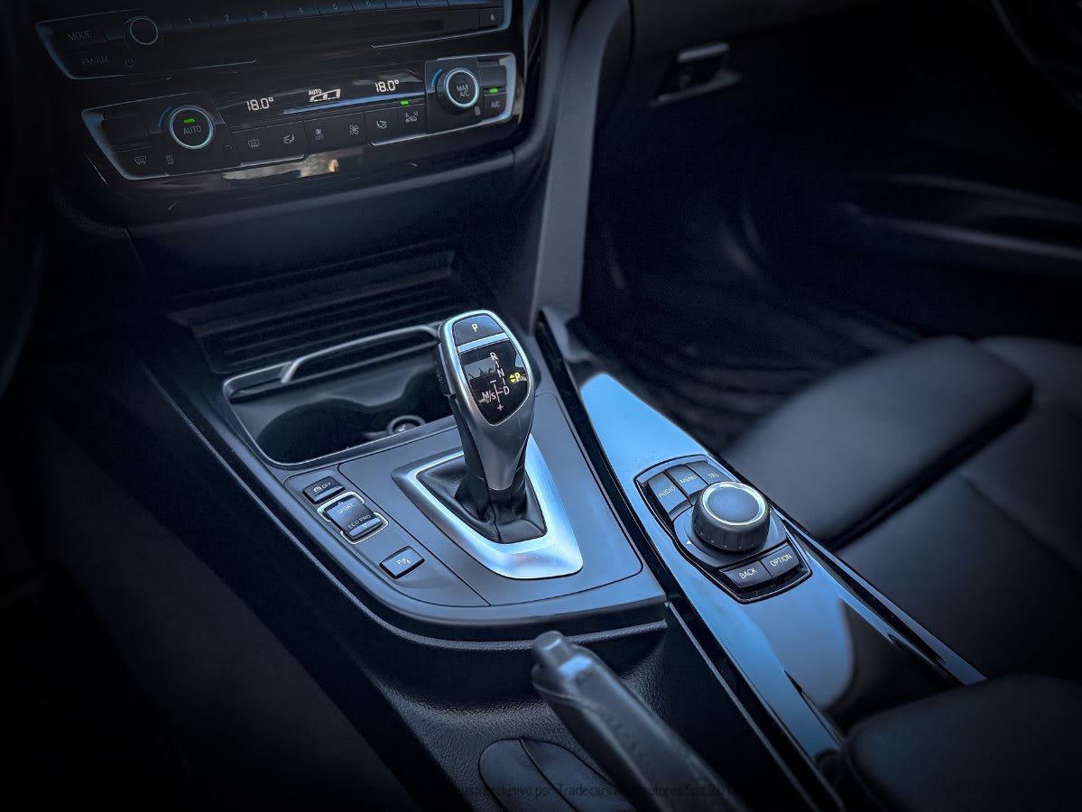 2017 BMW 320I Plateado - Miniatura 10