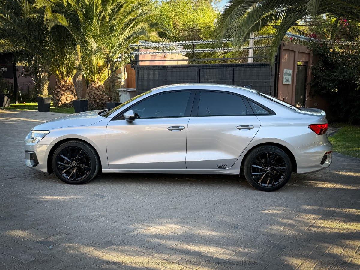 2022 Audi A3 Gris - Miniatura 7