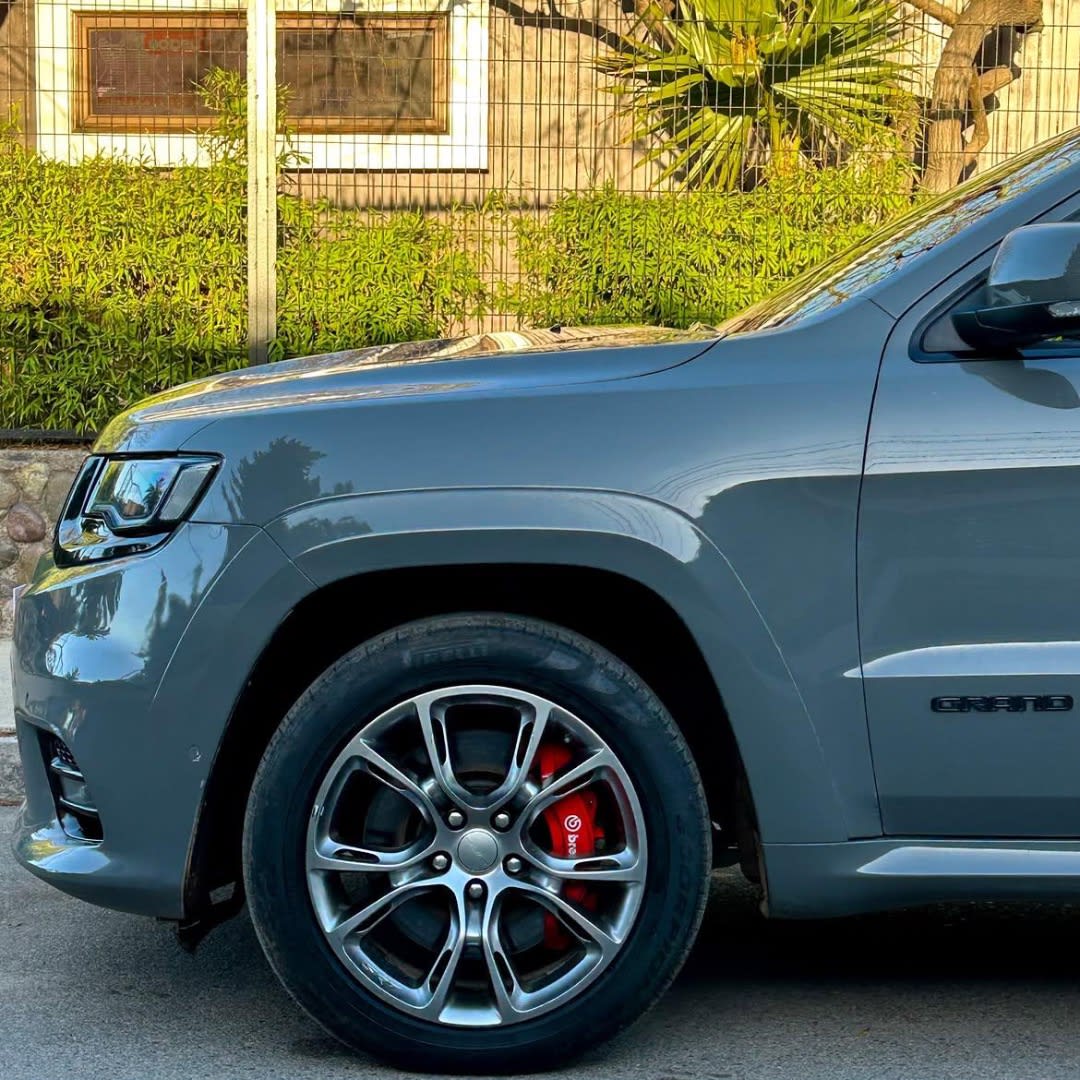 2021 Jeep GRAND CHEROKEE SRT🇺🇸 Gris - Miniatura 3