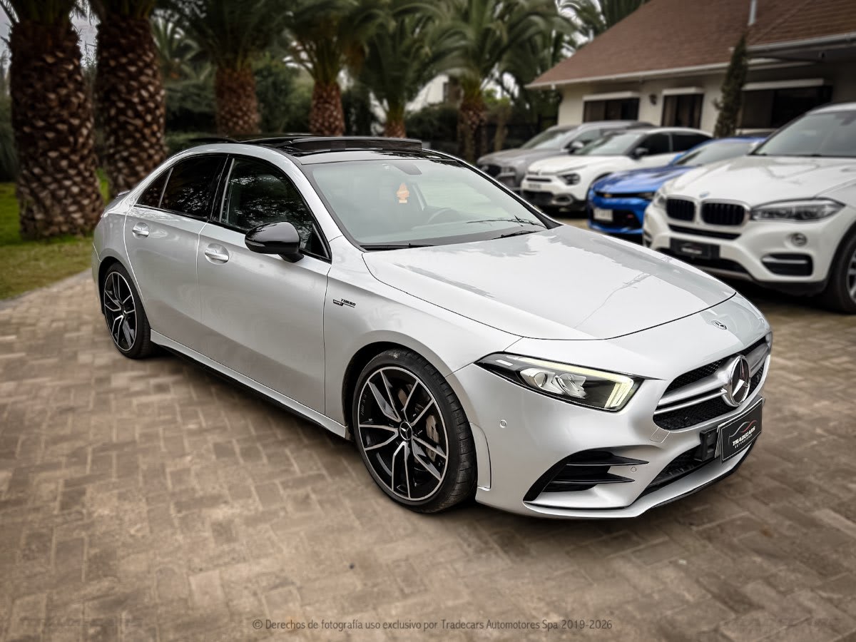 2021 Mercedes-Benz A35 sedan Gris - Miniatura 2
