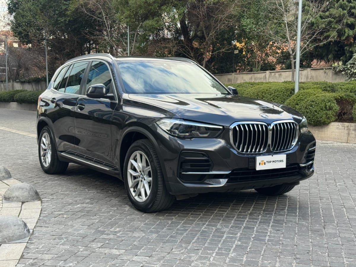 2022 BMW X5 Gris - Miniatura 3