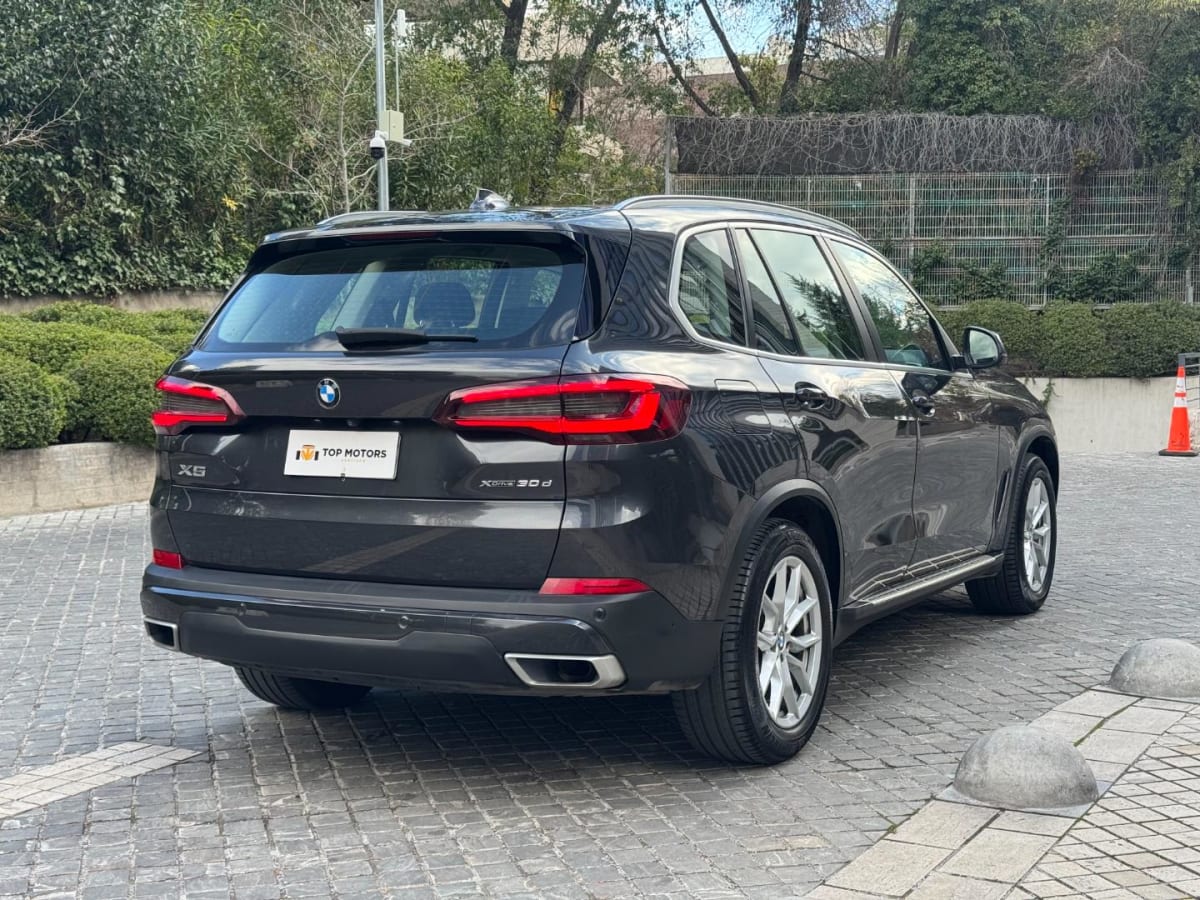 2022 BMW X5 Gris - Miniatura 4