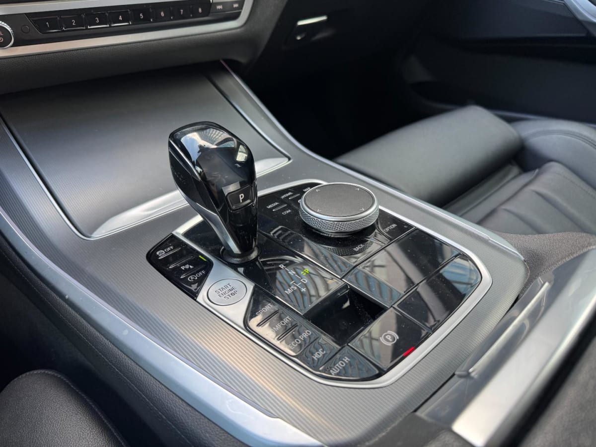 2022 BMW X5 Gris - Miniatura 10
