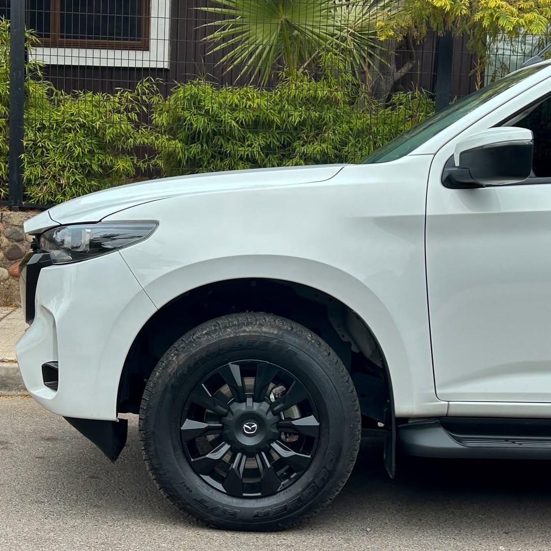 2025 Mazda BT-50 CORE 4X4 🇯🇵 Blanco - Miniatura 3