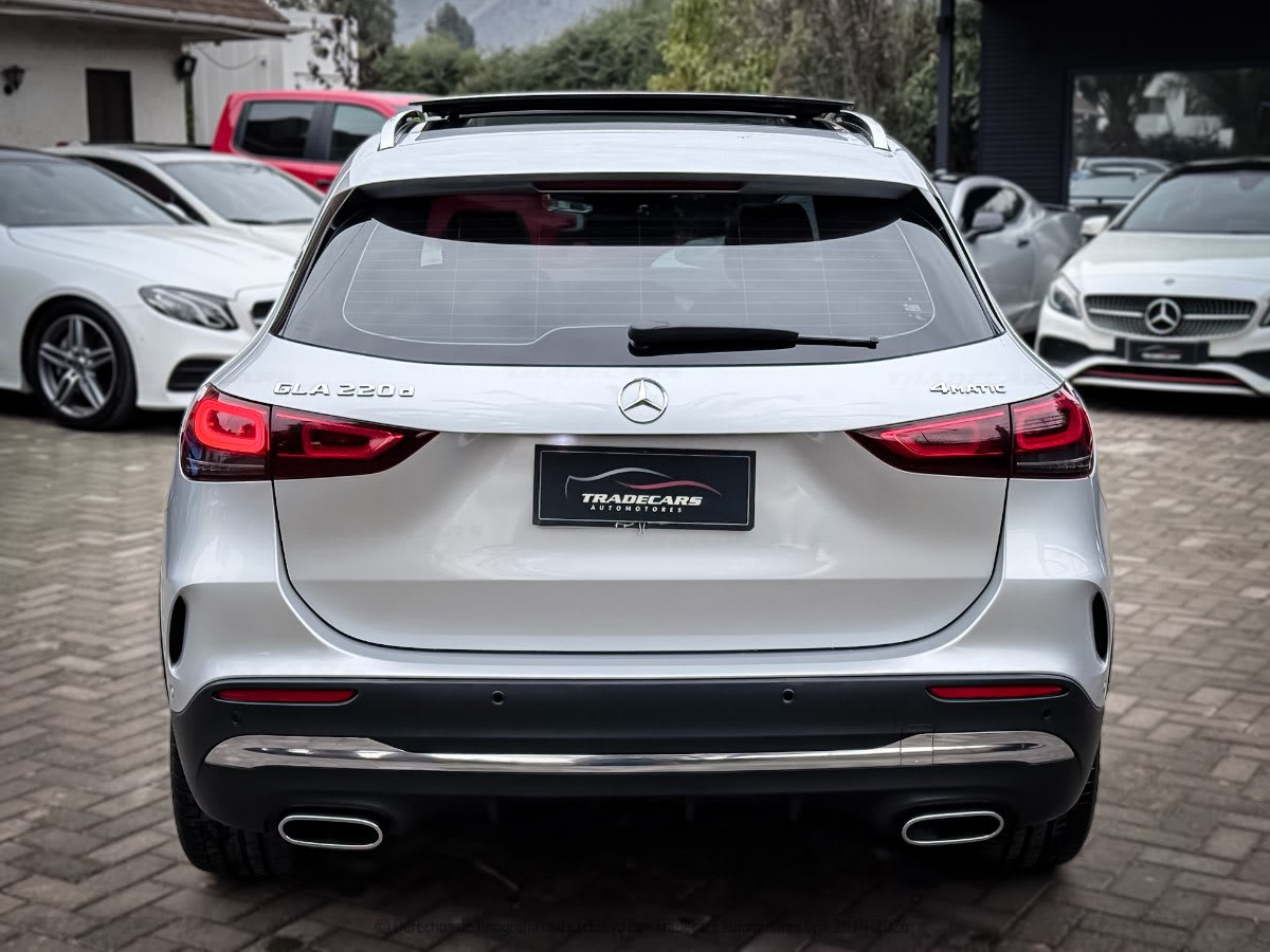 2023 Mercedes-Benz Gla 220D Gris - Miniatura 5