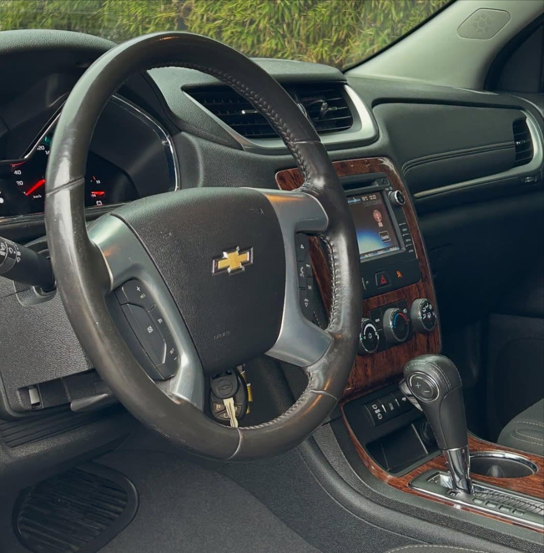 2014 Chevrolet TRAVERSE LT 🇺🇸 Gris - Miniatura 5