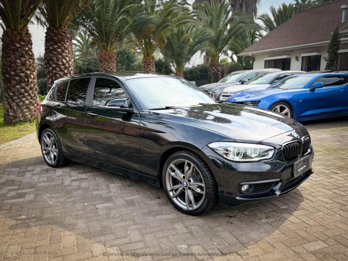 2016 BMW 120I 1.6 Negro - Miniatura 2