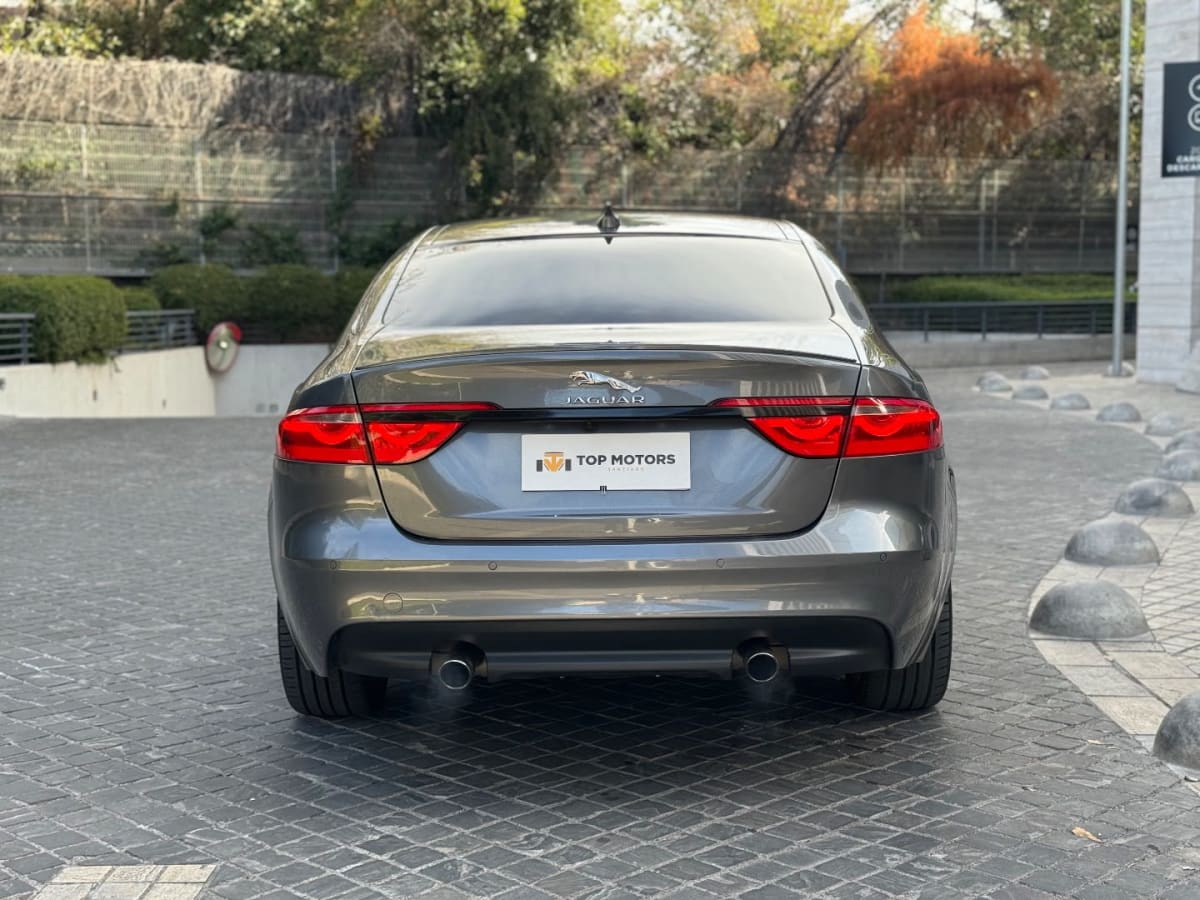 2017 Jaguar XF 2.0 Gris - Miniatura 5