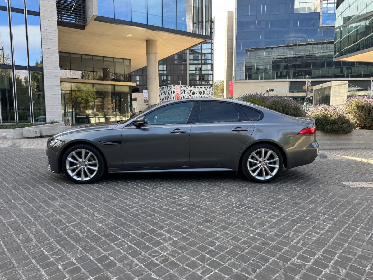 2017 Jaguar XF 2.0 Gris - Miniatura 7