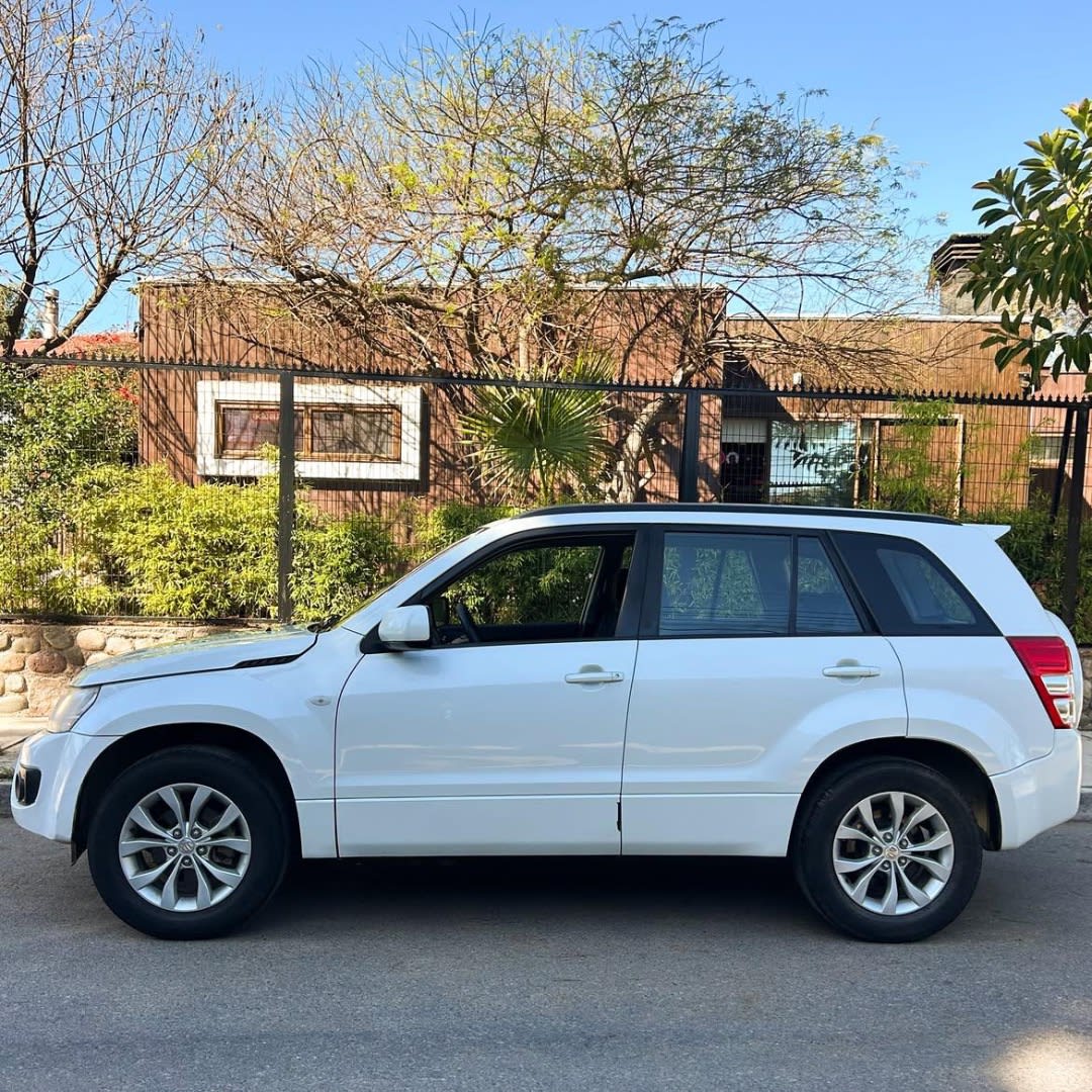 2019 Suzuki GRAND NOMADE GLX 4X2 🇯🇵 Blanco - Miniatura 4