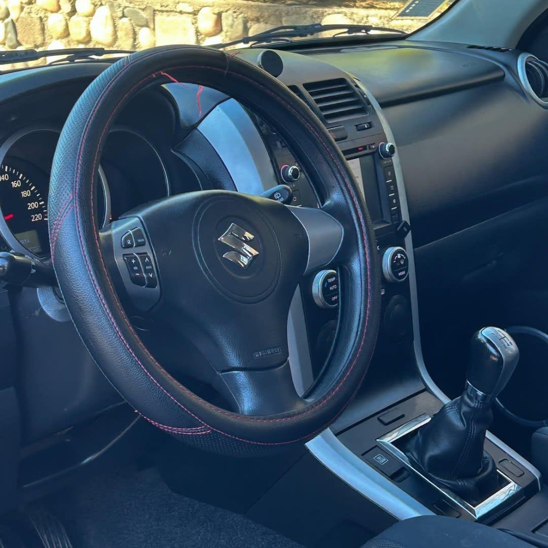 2019 Suzuki GRAND NOMADE GLX 4X2 🇯🇵 Blanco - Miniatura 5