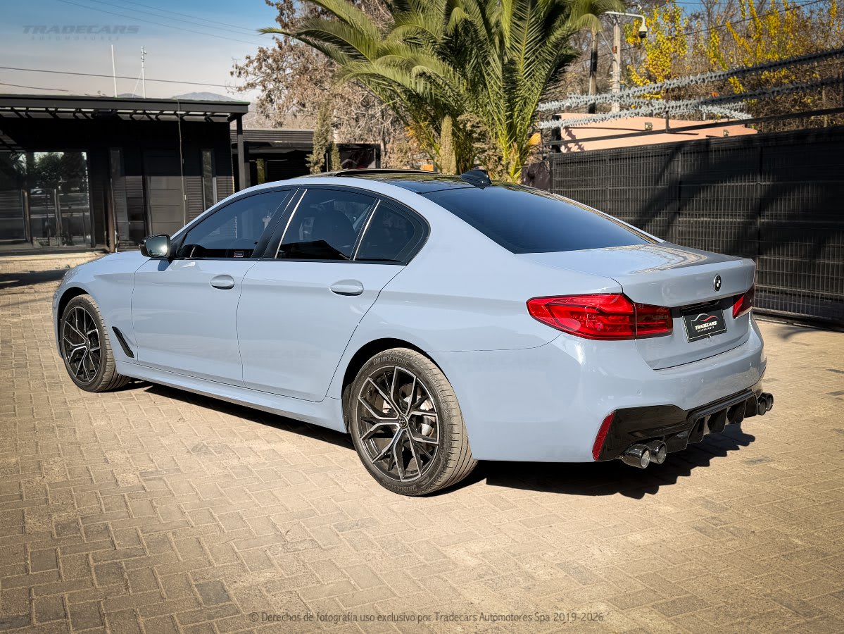 2020 BMW 520i Azul - Miniatura 6