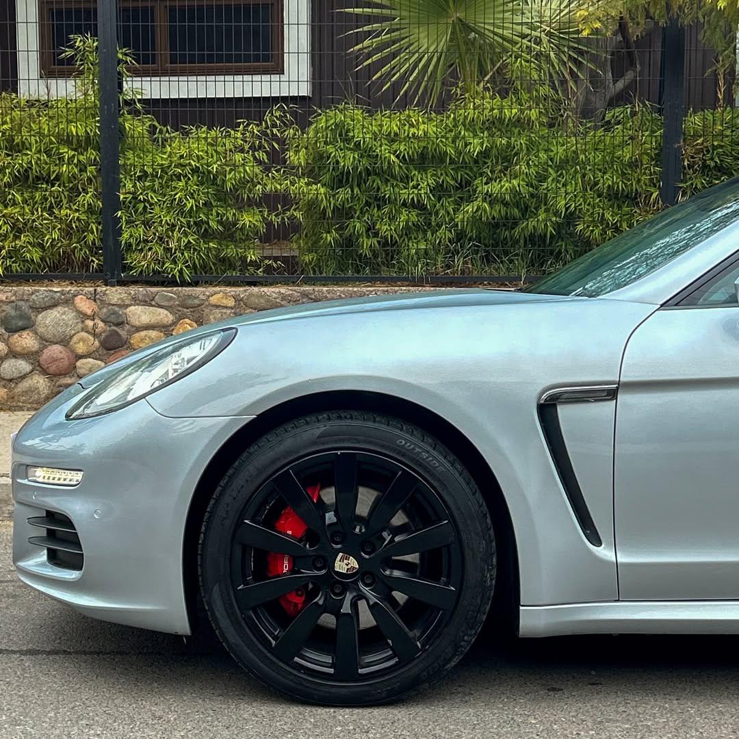 2015 Porsche Panamera Gris - Miniatura 3