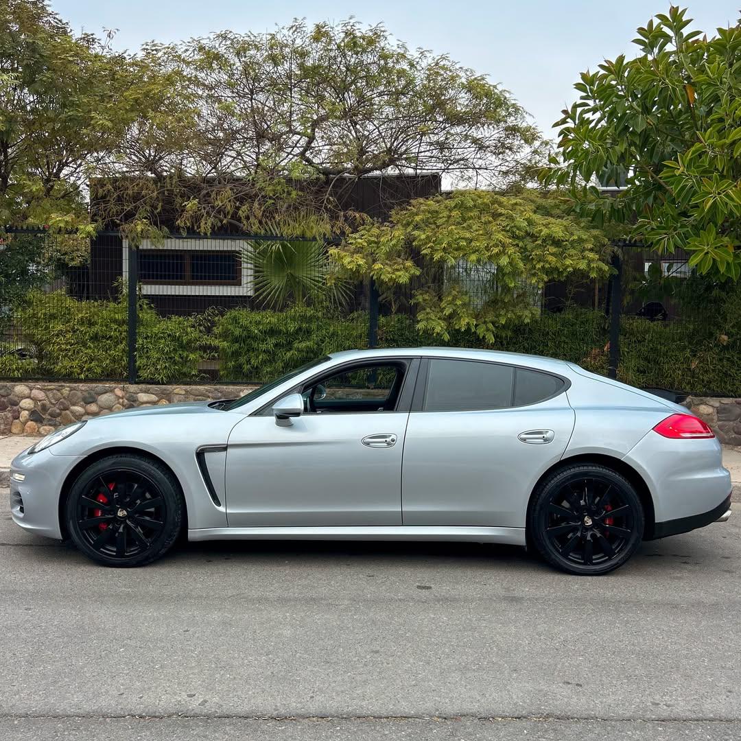2015 Porsche Panamera Gris - Miniatura 4