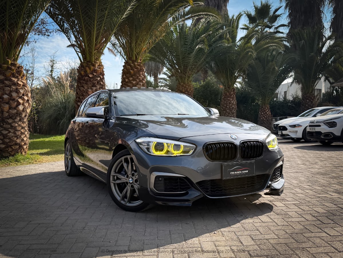 2019 BMW 140I Gris - Imagen 1