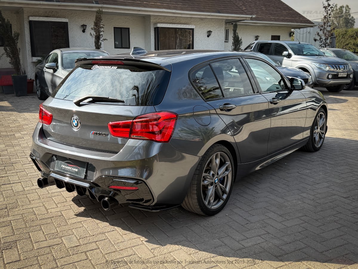 2019 BMW 140I Gris - Miniatura 4