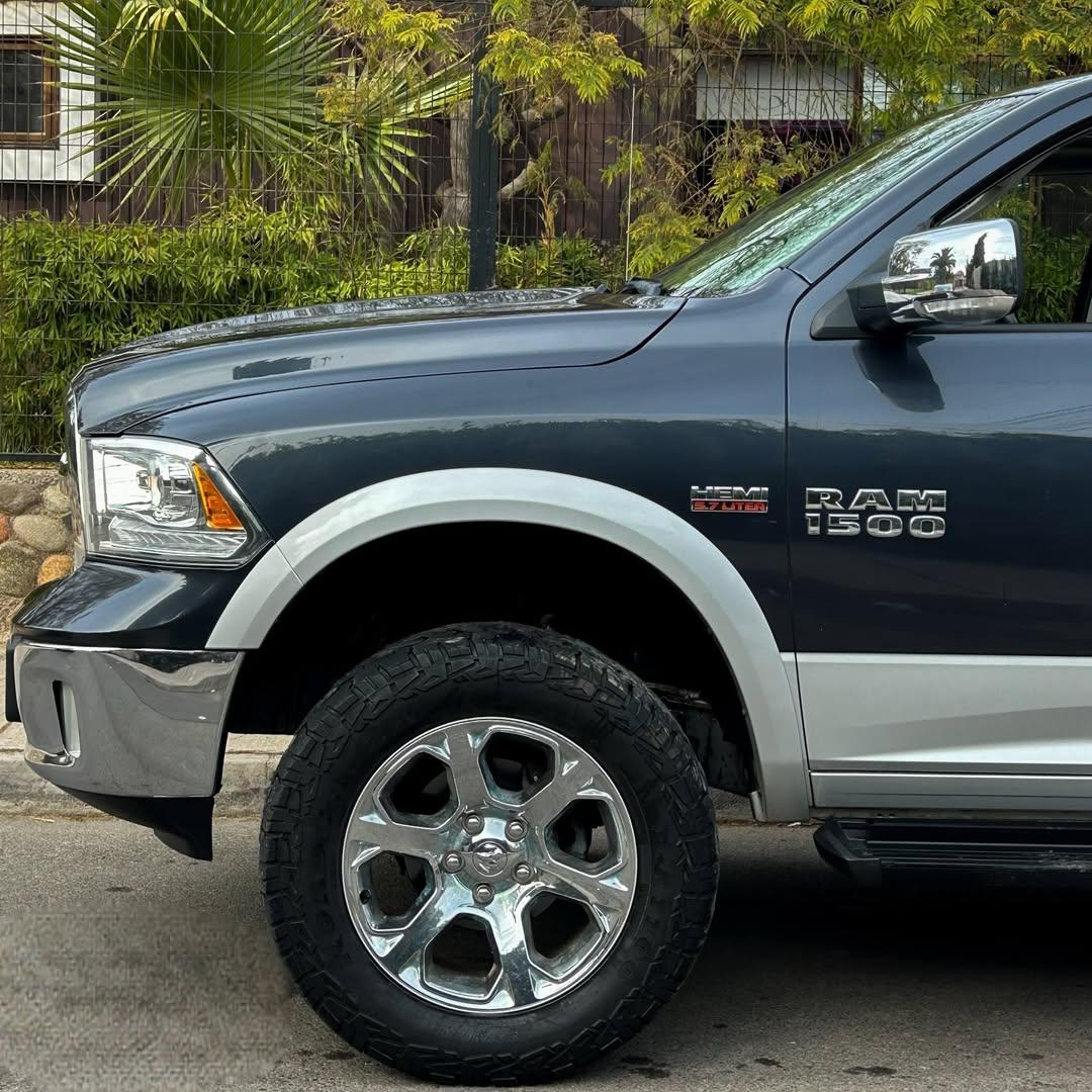2018 Dodge RAM 1500 LARAMIE 5.7 HEMI V8 🇺🇸 Gris - Miniatura 4