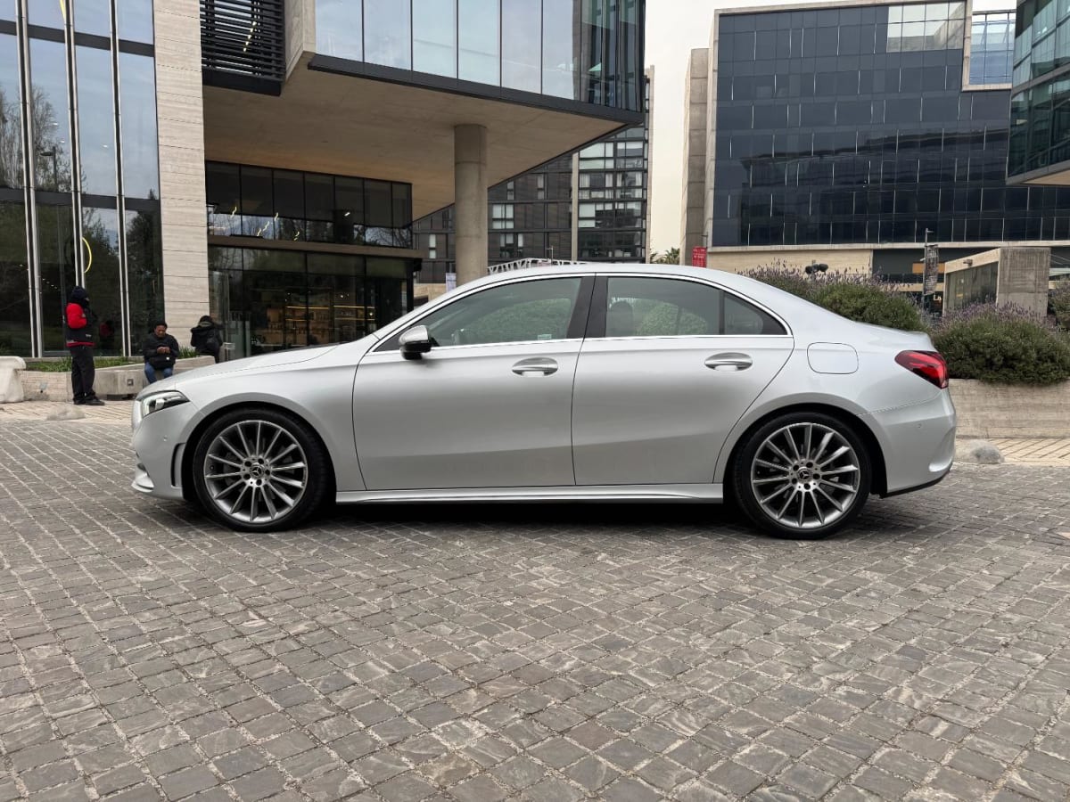 2023 Mercedes-Benz A250 Gris - Miniatura 7