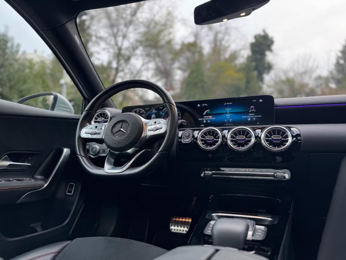 2023 Mercedes-Benz A250 Gris - Miniatura 9