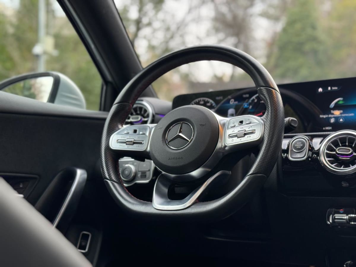 2023 Mercedes-Benz A250 Gris - Miniatura 10