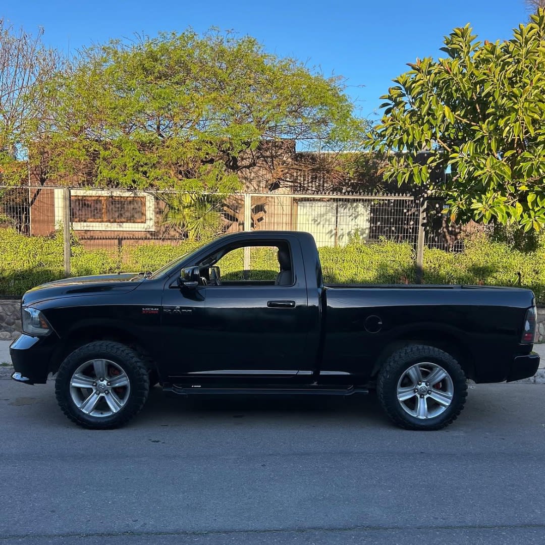 2014 Dodge RAM 1500 5.7 HEMI CABINA SIMPLE🇺🇸 Negro - Miniatura 4