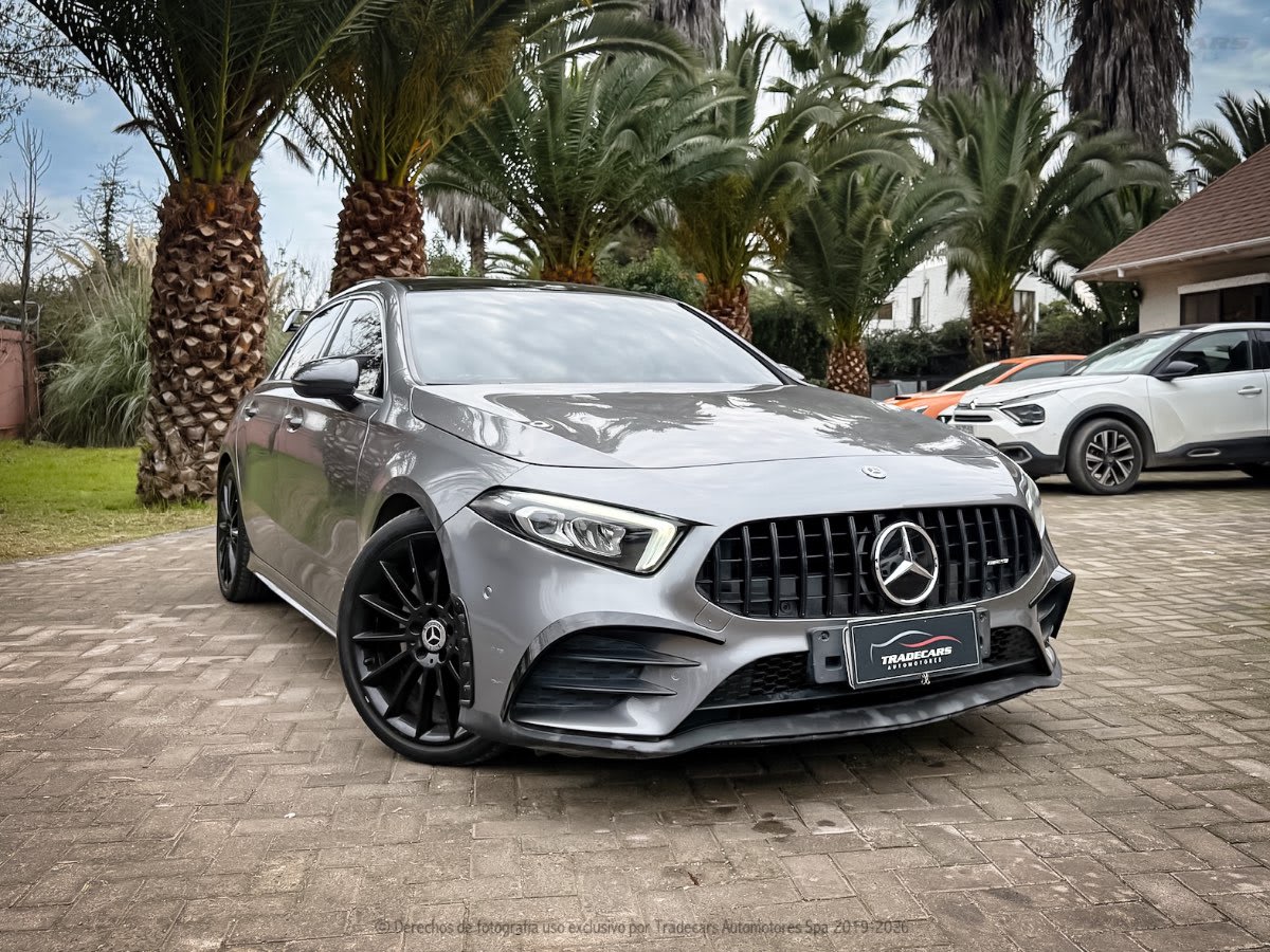 2022 Mercedes-Benz A250 Gris - Imagen 1