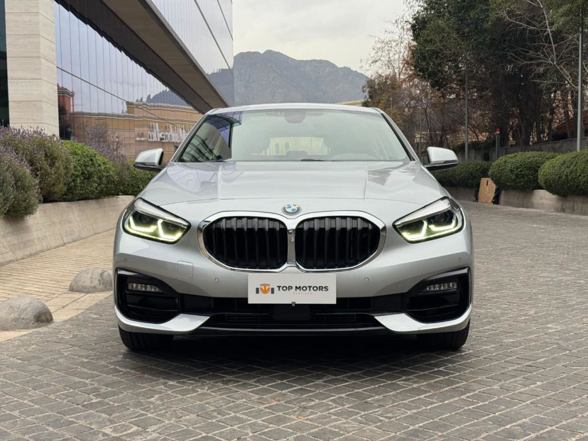 2021 BMW 118i Plata - Miniatura 2
