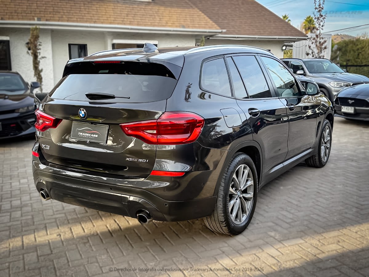 2019 BMW X3 xDrive30i Gris - Miniatura 4