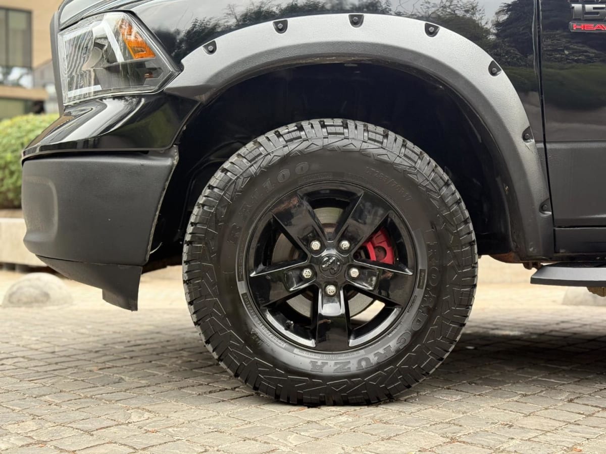 2015 Ram Ram 1500 Negro - Miniatura 8