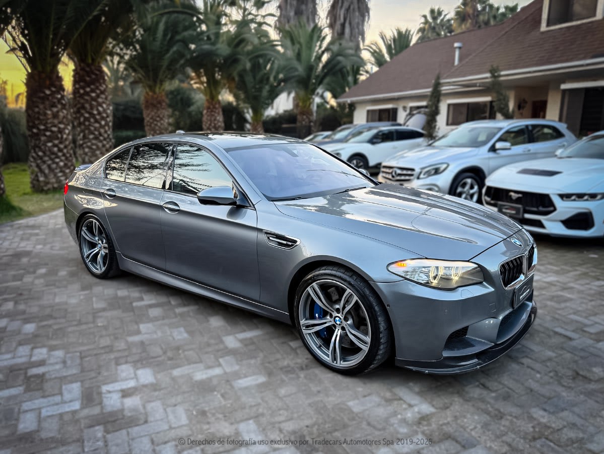 2014 BMW M5 Gris - Miniatura 2