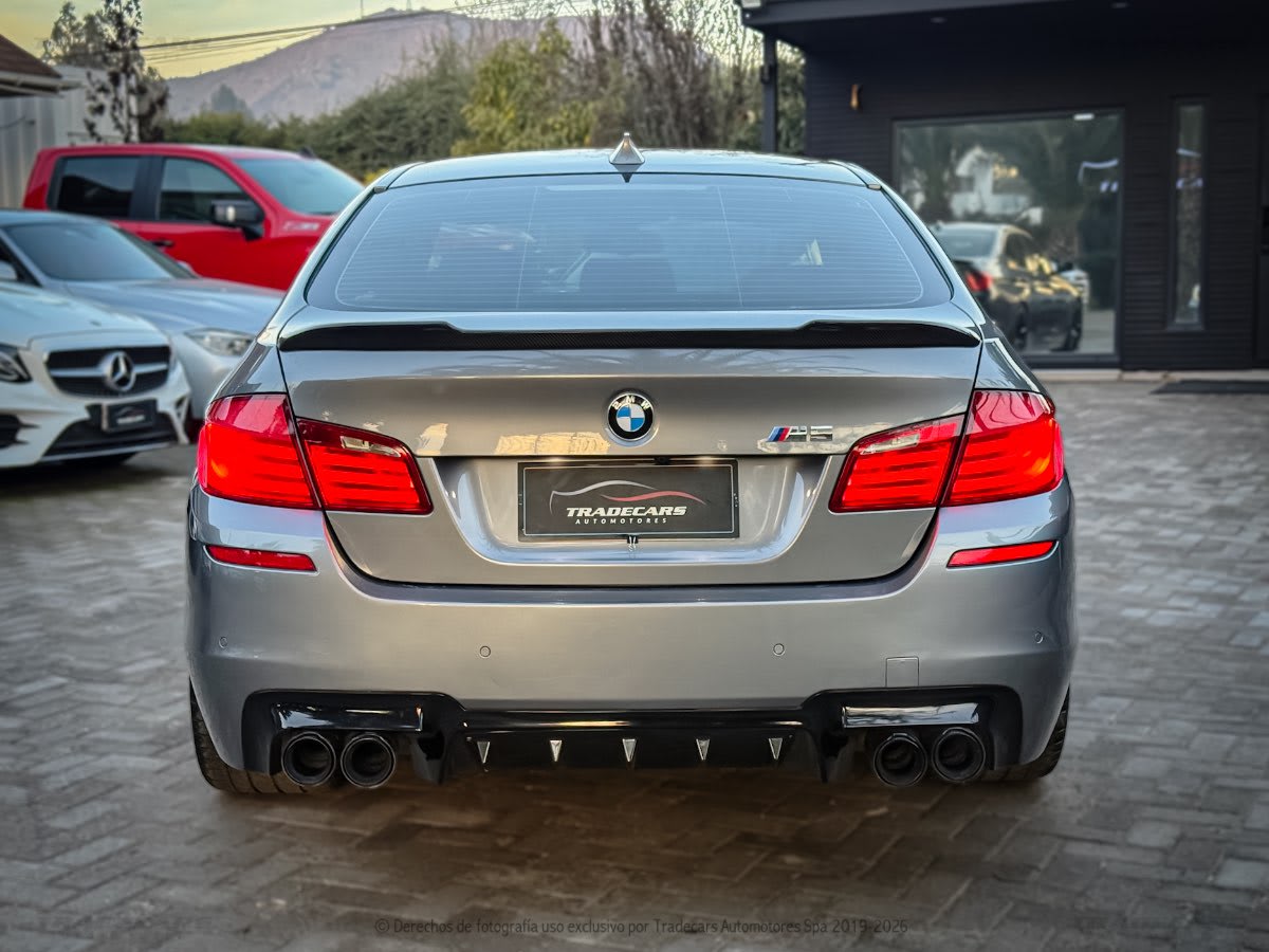 2014 BMW M5 Gris - Miniatura 5