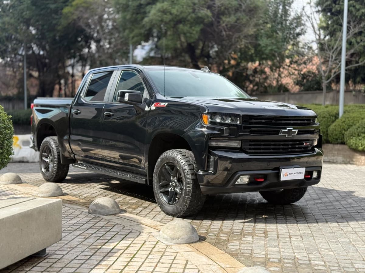 2021 Chevrolet SILVERADO TRAIL BOSS LT Z71 5.3 Negro - Miniatura 3