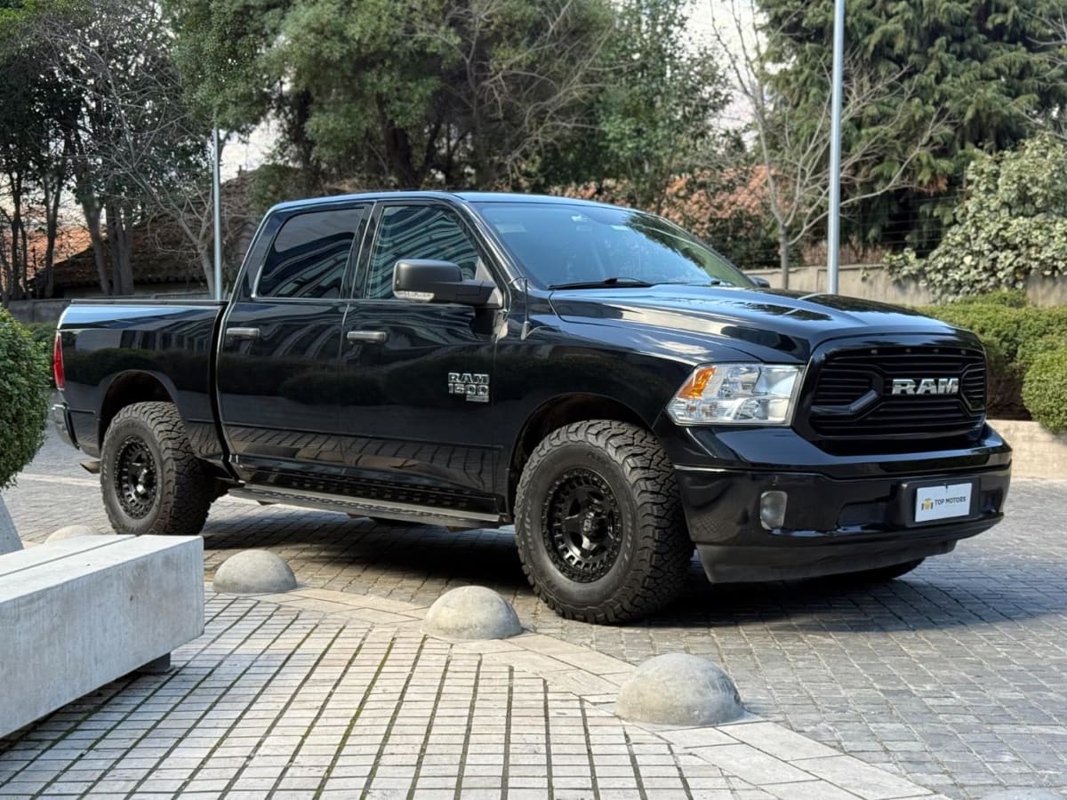 2023 RAM 1500 Negro - Miniatura 3