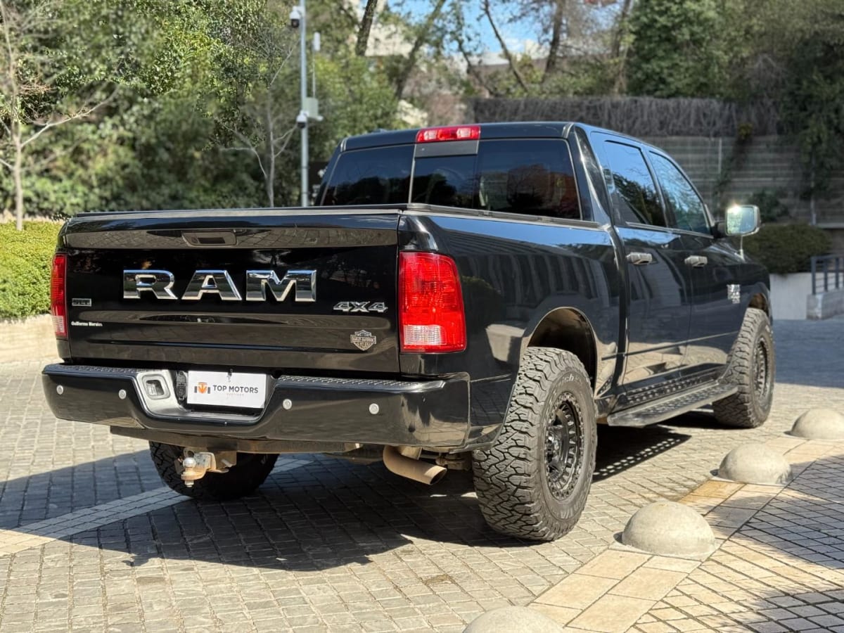 2023 RAM 1500 Negro - Miniatura 4