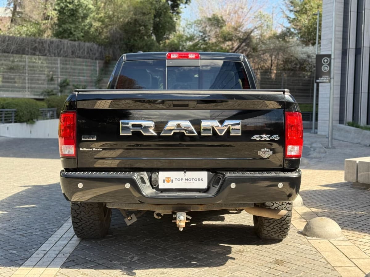 2023 RAM 1500 Negro - Miniatura 5