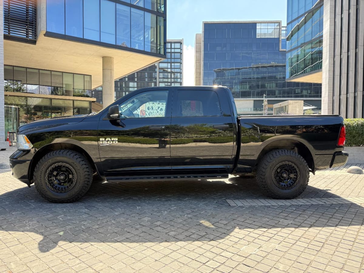2023 RAM 1500 Negro - Miniatura 7