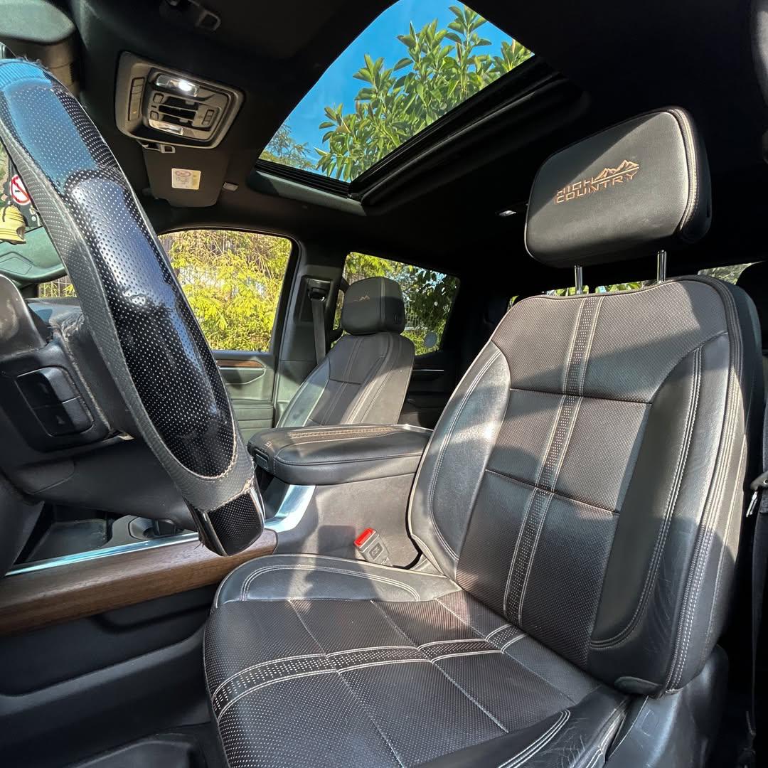 2023 Chevrolet SILVERADO HIGH COUNTRY DURAMAX 3.0 🇺🇸 Gris - Miniatura 5