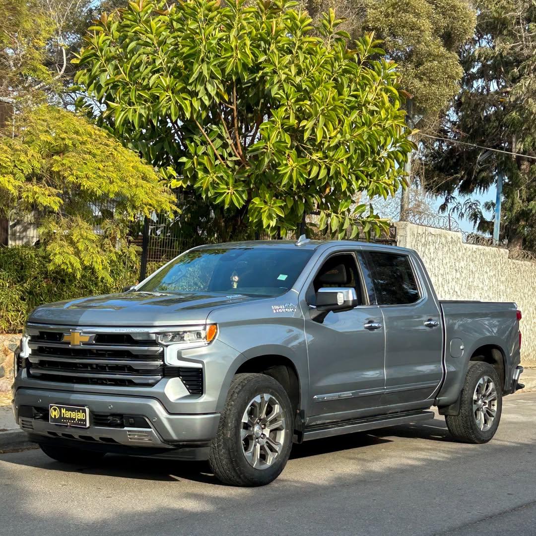 2023 Chevrolet SILVERADO HIGH COUNTRY DURAMAX 3.0 🇺🇸 Gris - Miniatura 8