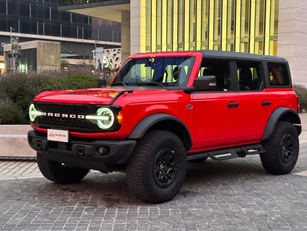 2025 Ford BRONCO Rojo - Imagen 1