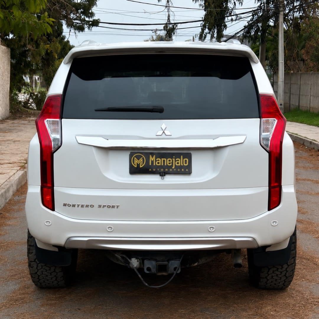 2019 Mitsubishi MONTERO SPORT 3.0 V6 AT 4X2 🇯🇵 Blanco - Miniatura 10