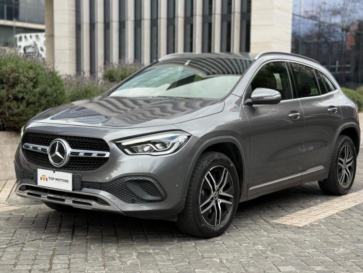 2022 Mercedes-Benz GLA 200 Gris - Imagen 1