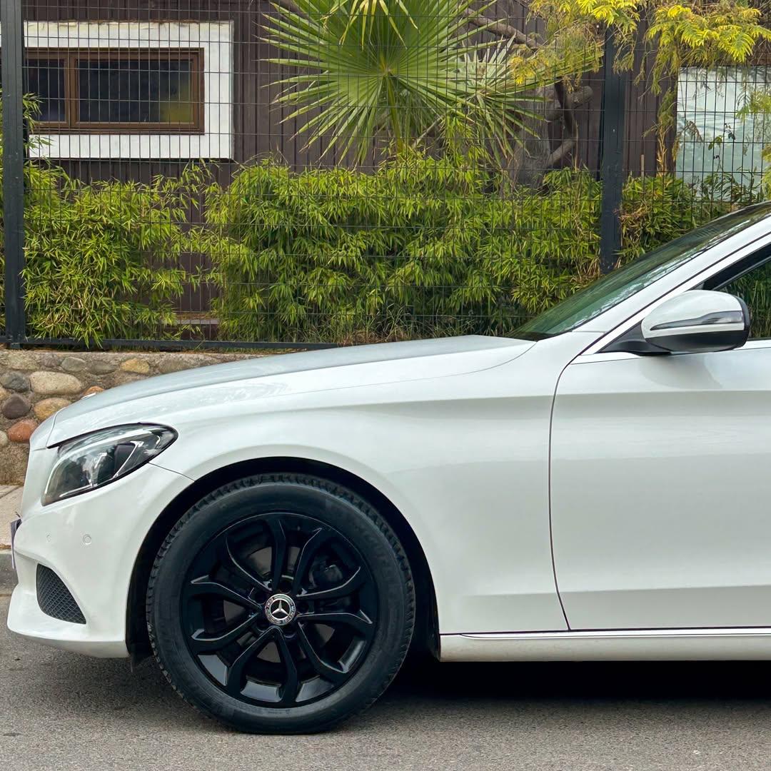 2019 Mercedes-Benz C180 Blanco - Miniatura 3