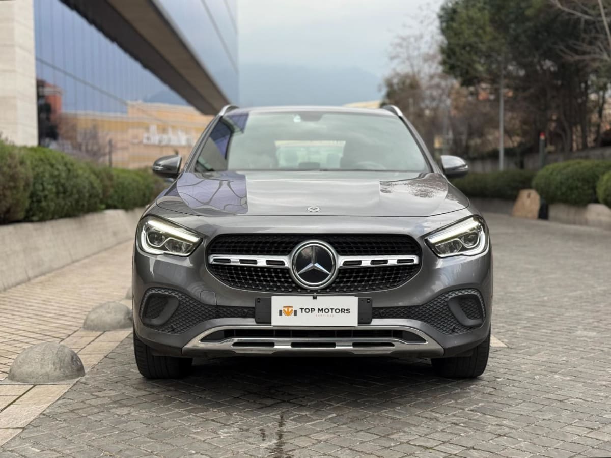2022 Mercedes-Benz GLA 200 Gris - Miniatura 2