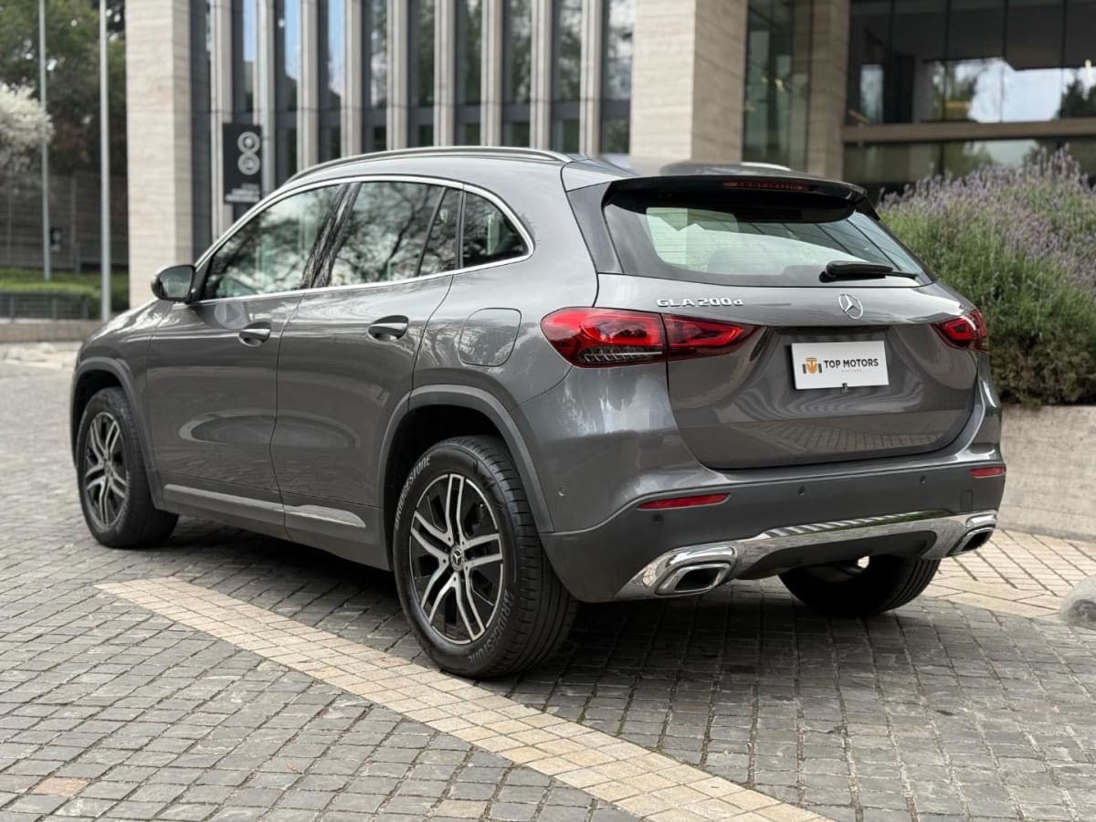2022 Mercedes-Benz GLA 200 Gris - Miniatura 6