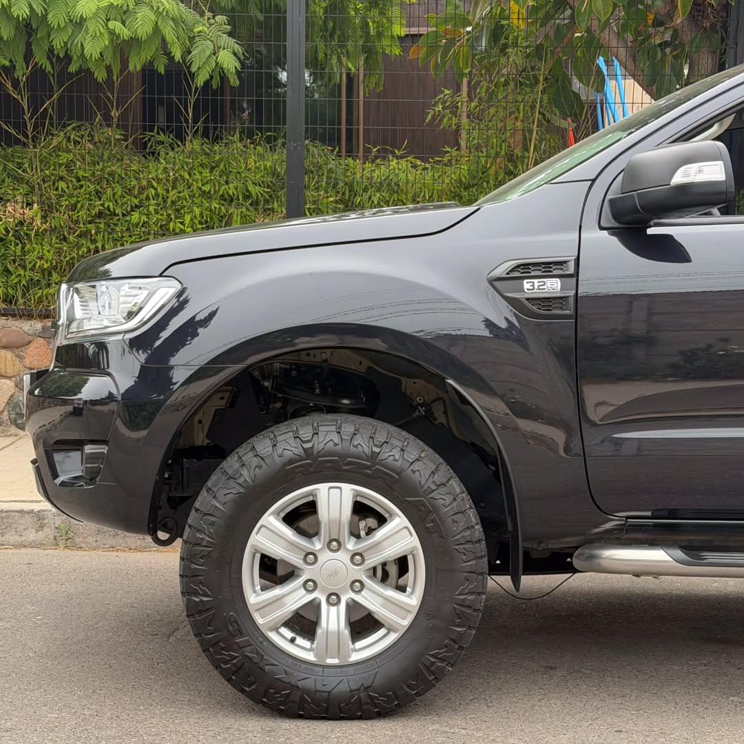 2022 Ford RANGER XLT 4X4 3.2L 🇺🇸 Negro - Miniatura 3