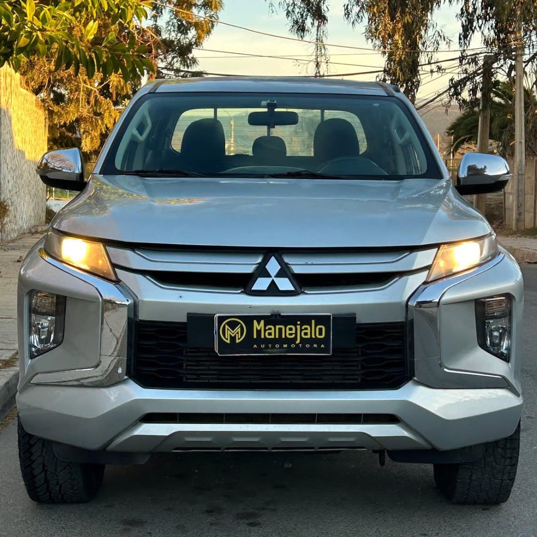 2022 Mitsubishi L200 KATANA 4X4 🇯🇵 Gris - Miniatura 2